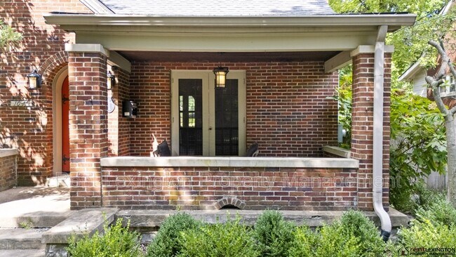 Building Photo - 1041 Fontaine Rd