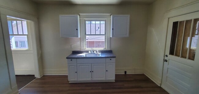 Building Photo - 3 Bedroom 1 Bathroom House