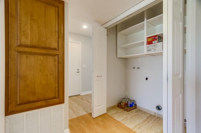 Building Photo - 9837 Caspi Gardens Dr. # 6