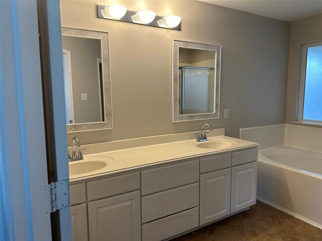 Building Photo - 17915 Alpine Brook Ln