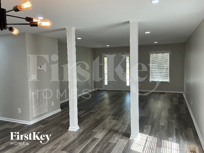 Building Photo - 900 Fisher Ct