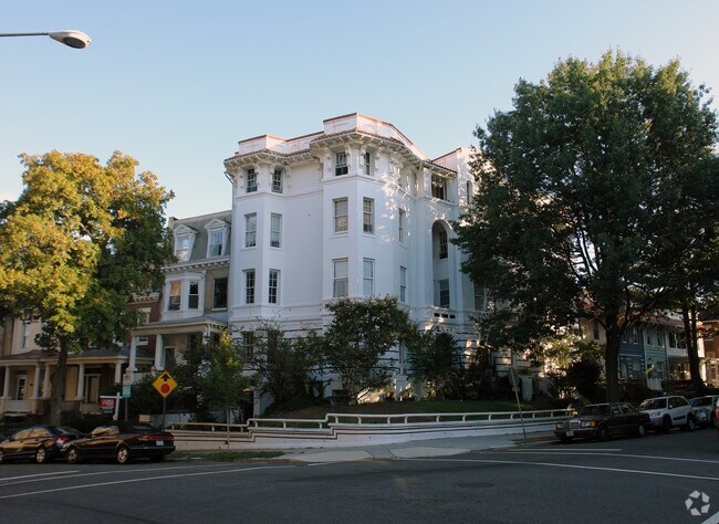 Primary Photo - 1741 Lanier Pl NW