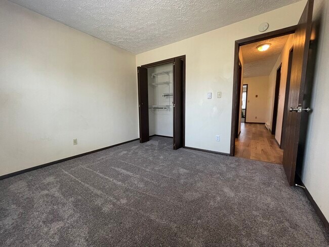 Building Photo - 407 Parker St