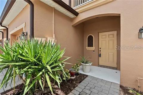 Building Photo - 2720 Retreat View Cir