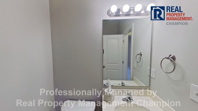 Building Photo - 3 BD/2.5 BA Townhouse w/Open Floorplan, Split Bedrooms and Garage