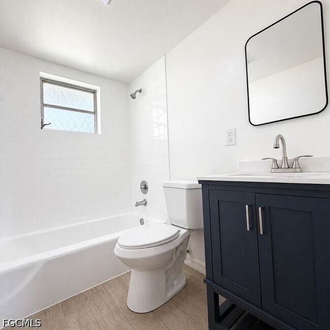 Building Photo - 723 Burdick Ave