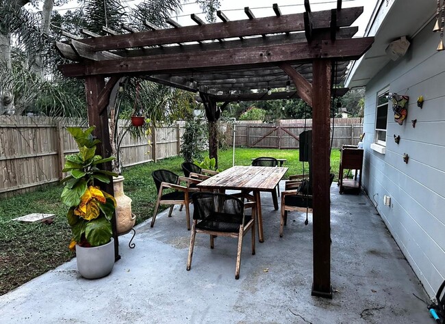 Building Photo - Cozy Remodeled 3/2 in North Orlando! Avail...