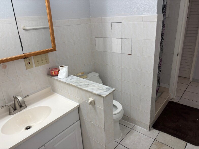 Building Photo - 1325 Drew St