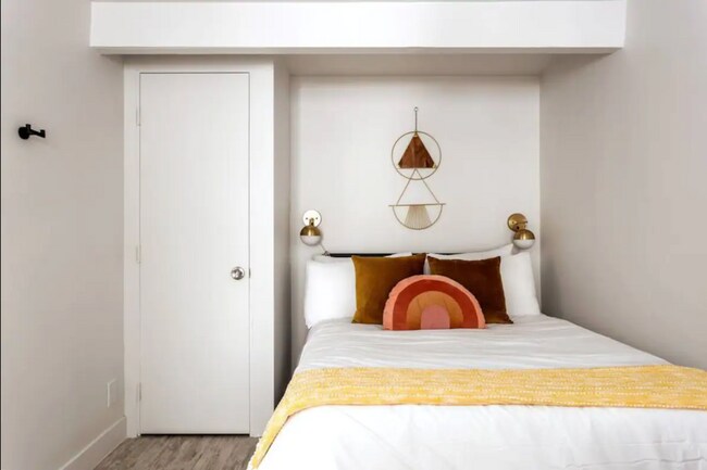 Building Photo - Mid-Century Oasis with Pool in Palm Springs (Monthly Only - No Long Term)