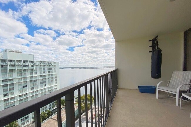 Building Photo - 1865 Brickell Ave