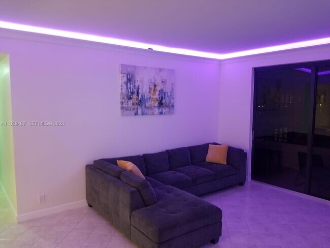 Building Photo - 2500 Parkview Dr