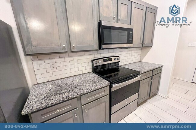Building Photo - Luxury 2 Bedroom Townhome Available PRELEASE