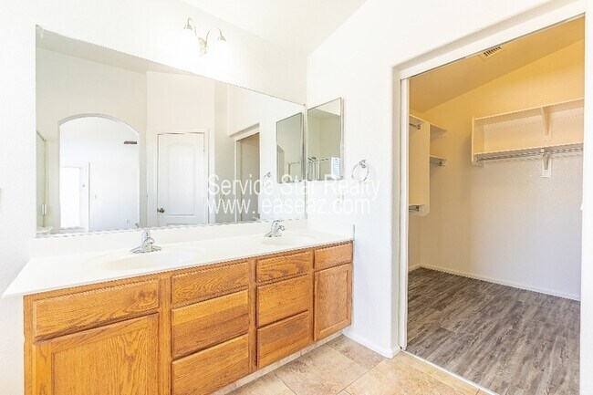Building Photo - 8414 S 48th Ln