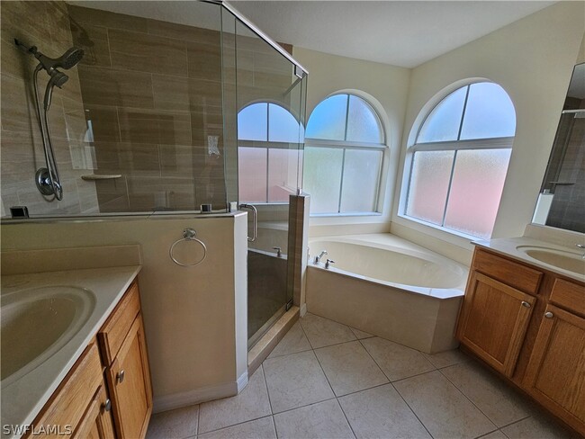 Building Photo - 2084 Par Dr