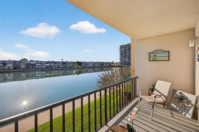 Building Photo - 7625 Sun Island Dr S