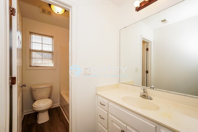 Building Photo - 1110 Mason St