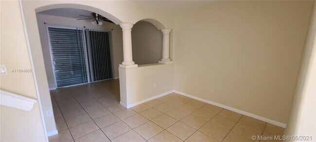 Building Photo - 1475 SE 24th Ct