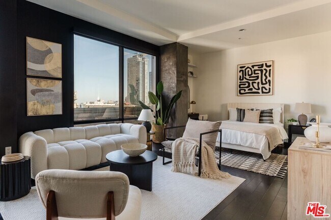 Building Photo - 655 S Hope St