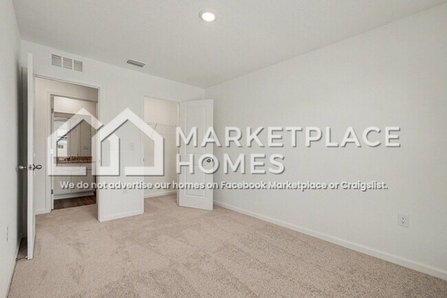 Building Photo - 11910 Sylvia St