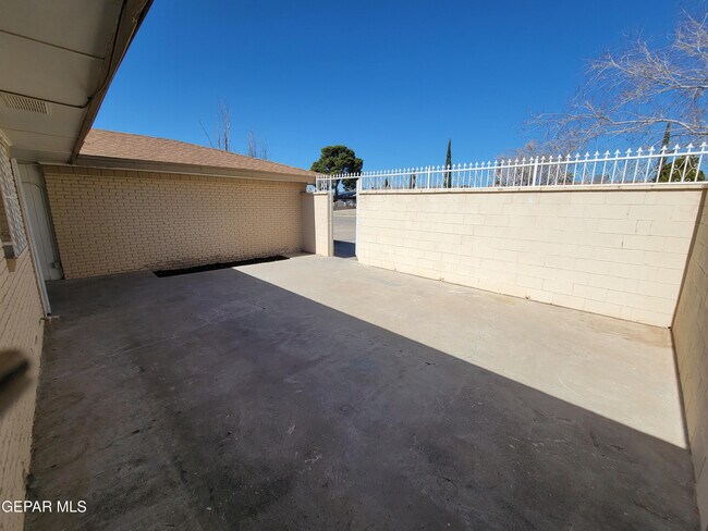 Building Photo - 7213 Alto Rey Ave