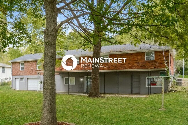 Building Photo - 4 Bedroom Pet-Friendly Home in KANSAS CITY, MO with Main Street Renewal
