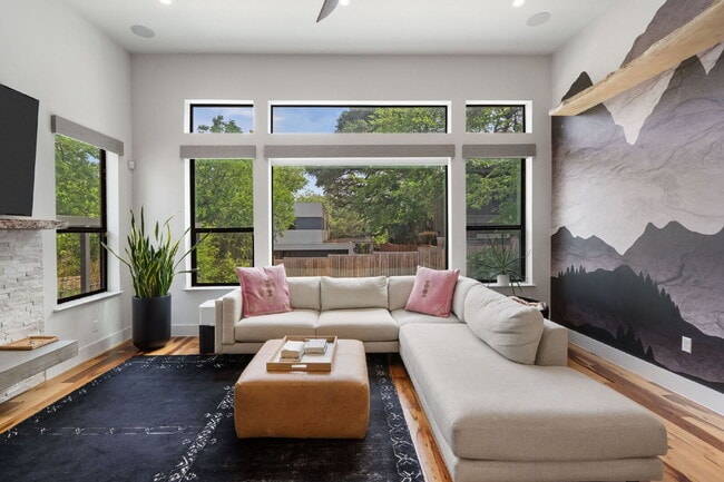 Building Photo - Modern Oasis in Bouldin Creek