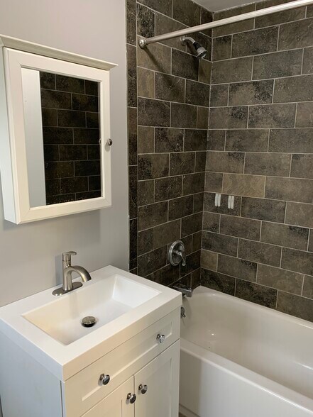 Building Photo - 231 west price street