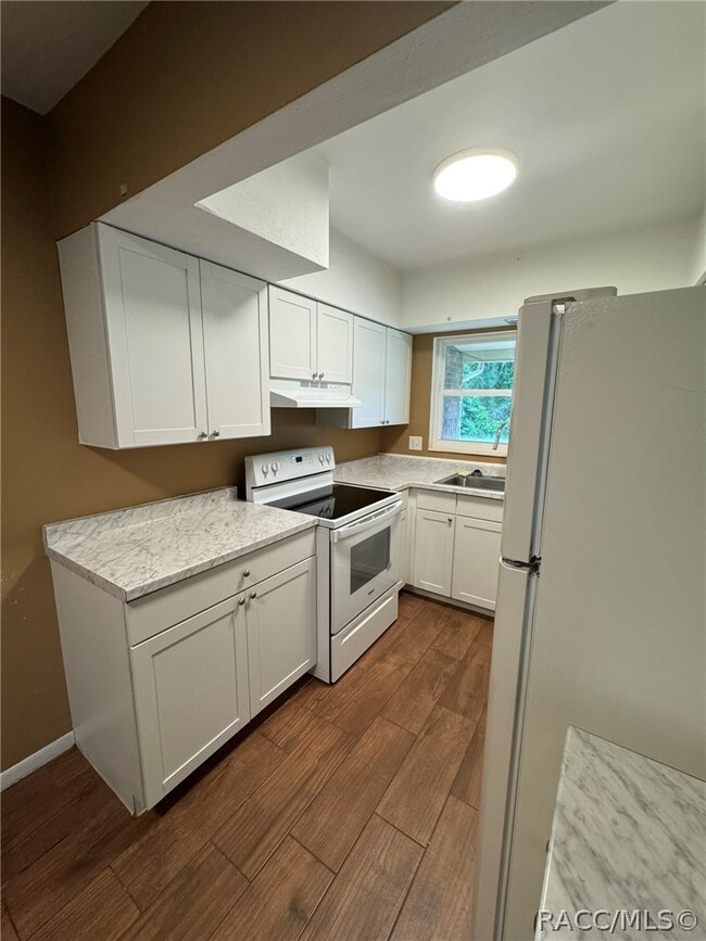 Building Photo - 722 Sherwood Ave