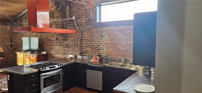 Building Photo - 693 W North St