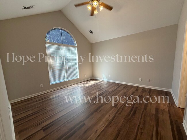 Building Photo - 172 St James Pl