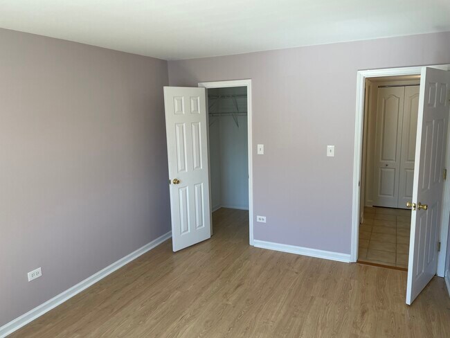 Building Photo - 1609 N Windsor Dr