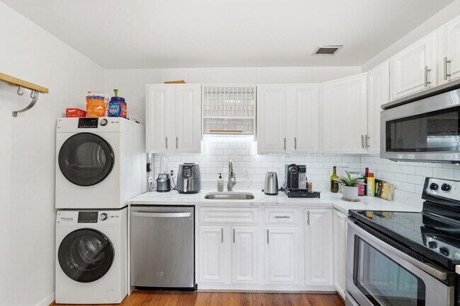 Building Photo - 955 26th St NW