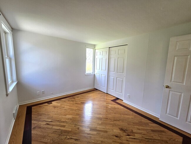 Building Photo - 1316 S Fleming Rd