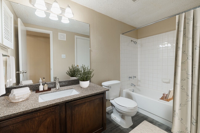 Building Photo - Summer Bend