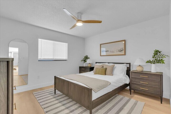 Building Photo - 5BR New Pool 10 min from Beach Fully Furnished