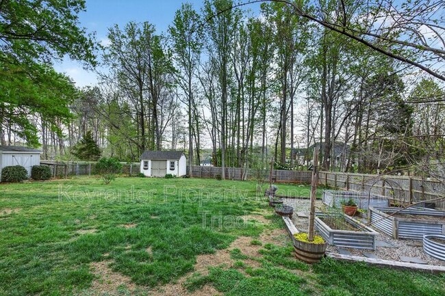 Building Photo - 2312 Bonnie Ln