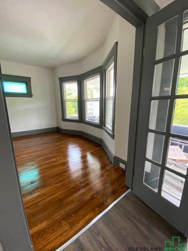 Building Photo - 2054 W 91st St