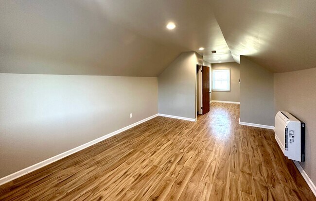 Building Photo - Charming 3 Bedroom/1 Bathroom Home in Essex, Baltimore, MD!