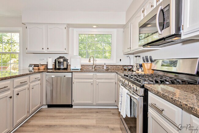 Building Photo - 1229 Thorndale Ln