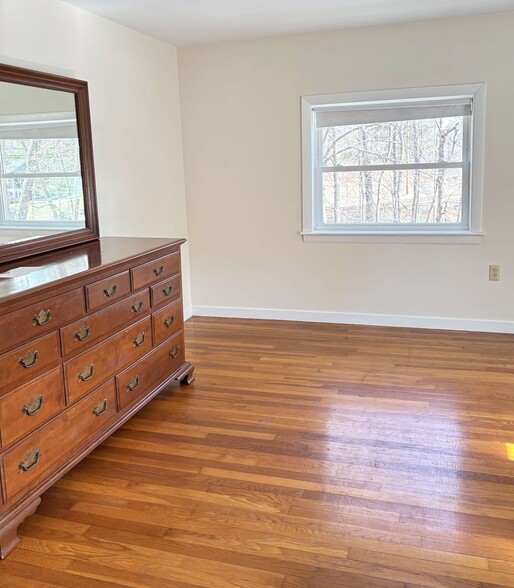 Large Bedroom - 125 Central St