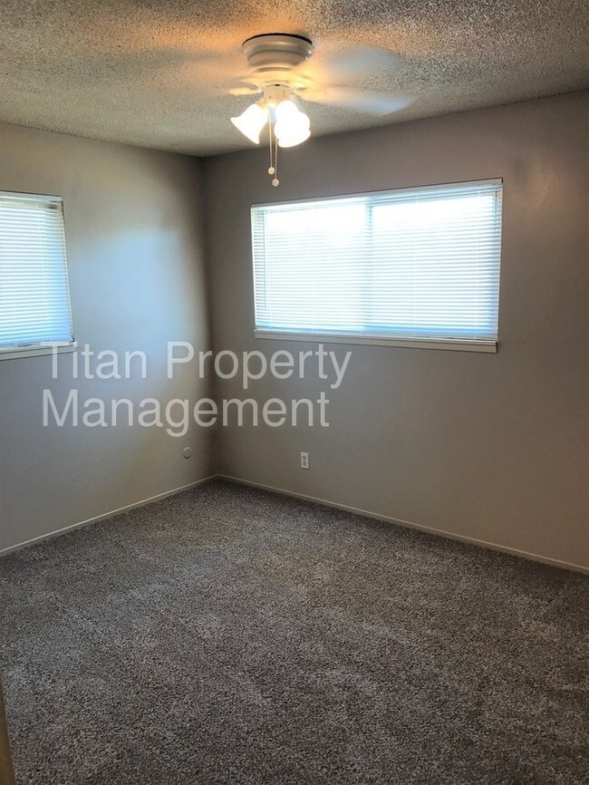 Building Photo - 1400 Harris Ave