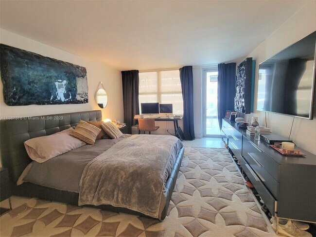 Building Photo - 9511 Collins Ave