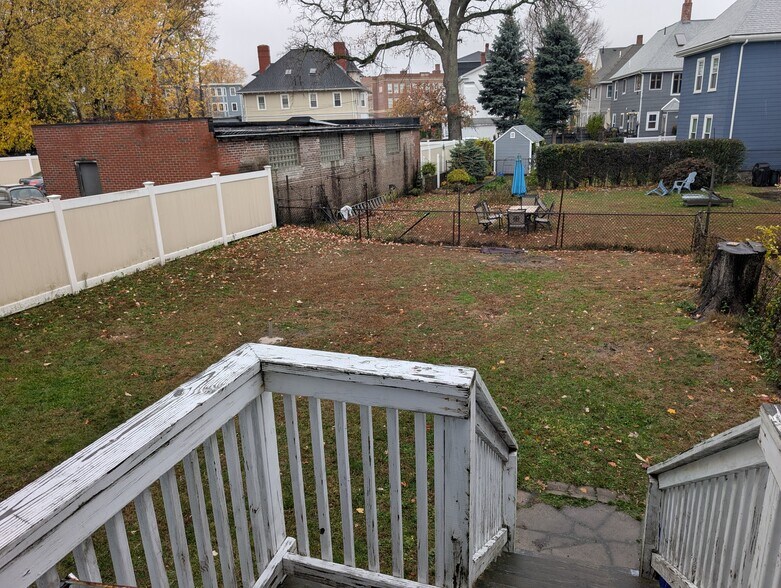 Building Photo - 71 Easton St