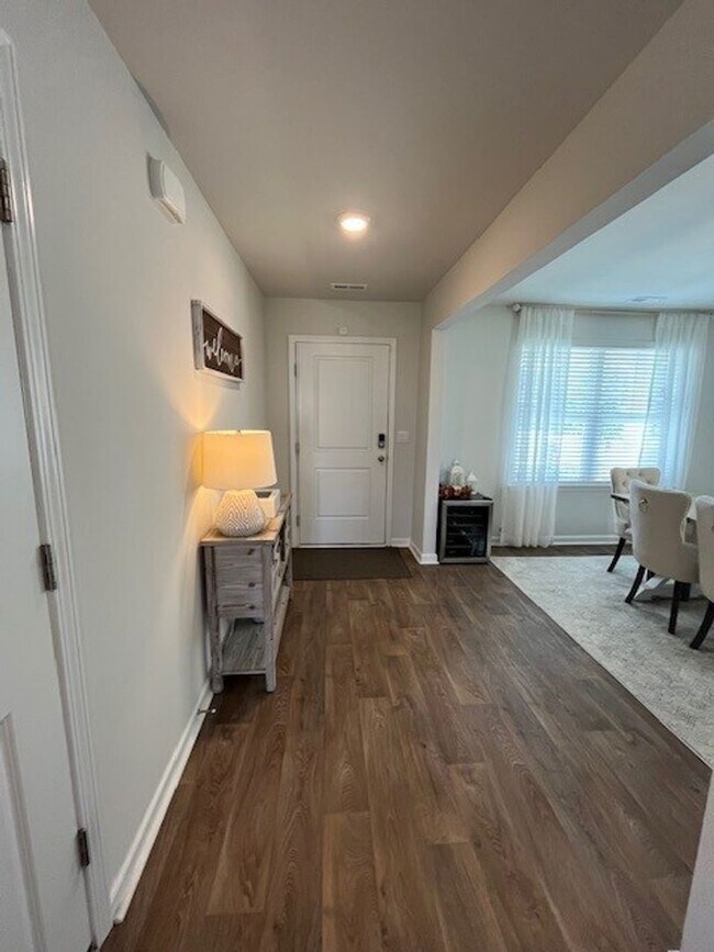 Building Photo - Discover this spacious 4-bedroom, 2.5-bath home in Winnabow, NC