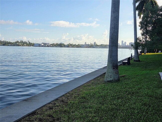 Building Photo - 1625 Kennedy Cswy