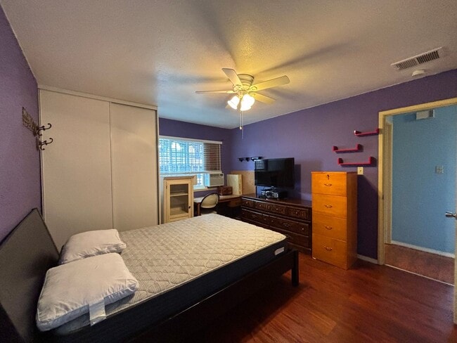 Building Photo - Beautiful Single-Story Townhome on Corner Lot with Private Courtyard & 2-Car Garage