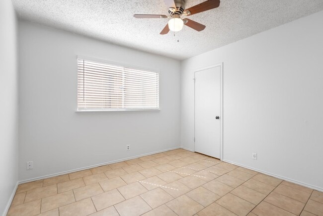 Building Photo - 8430 Cranberry Hill