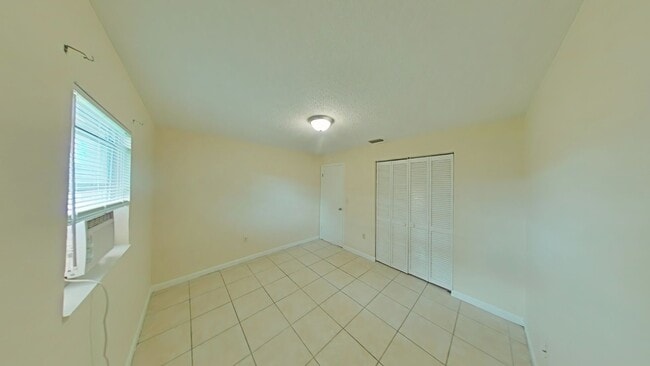 Building Photo - Nice and Cozy 2 Bed/1 Bath Apartment