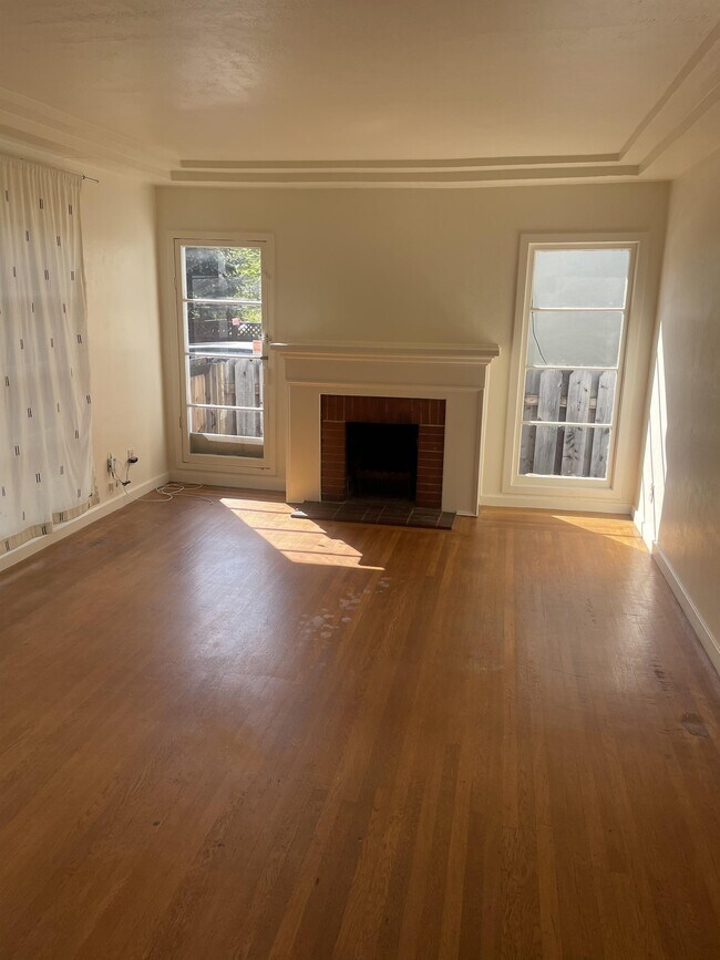 Primary Photo - 2414 McGee Ave