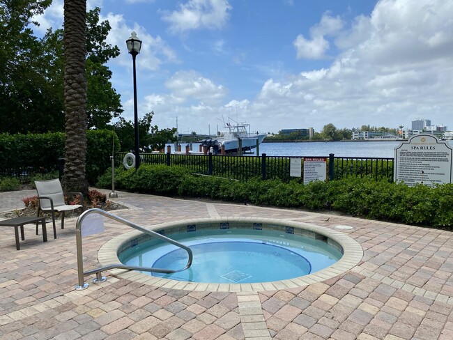 Building Photo - 17125 N Bay Rd